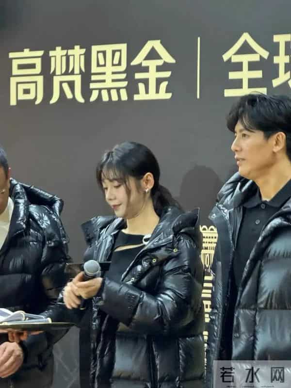 秋瓷炫现身北京，嘴歪油腻变化大到认不出，和于晓光拥抱对视甜蜜