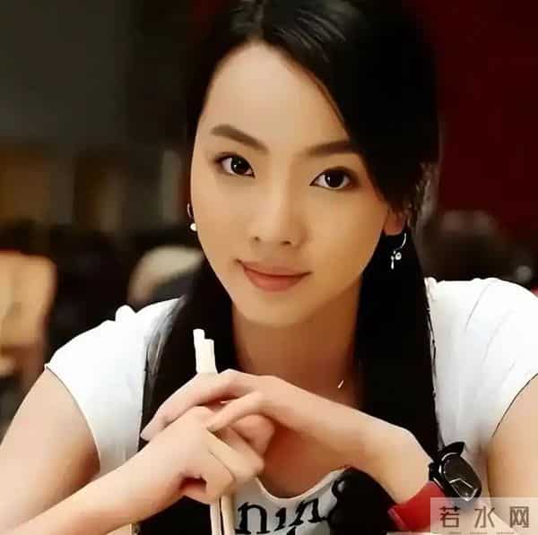 藏不住了？李思思离开央视原因曝光，原来她的“野心”不止于此！