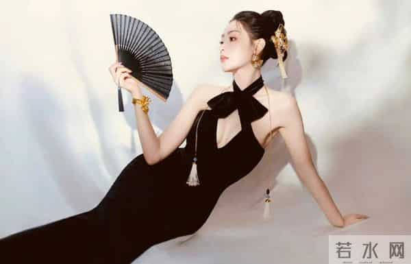 张天爱舔舌头好俏皮,爱了爱了