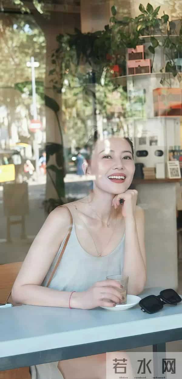 高圆圆生活写真自拍，太舒服了