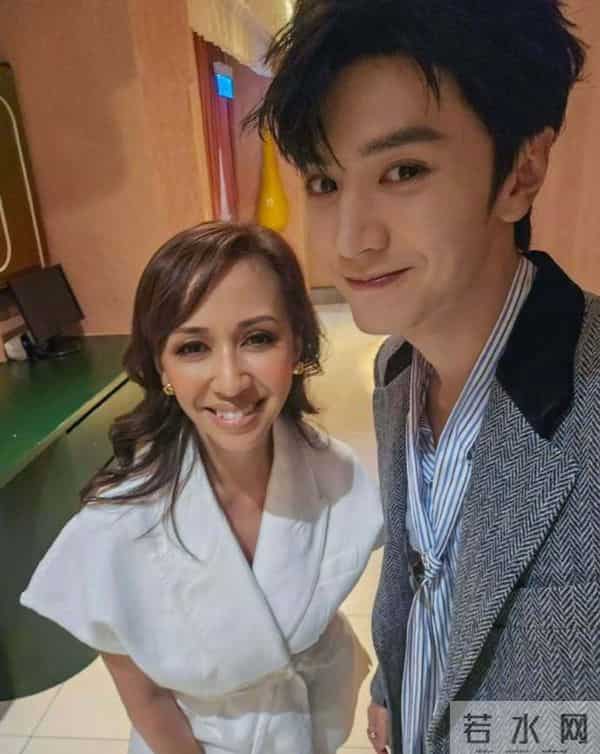 起猛了！陈哲远与马来西亚公主扎塔莎的合照，掀起一片狂潮！