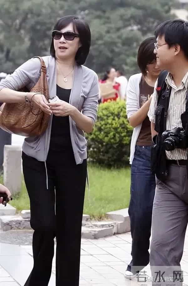 1992年，李敖与王小屯新婚留影，两人相差30岁，气质不输胡因梦