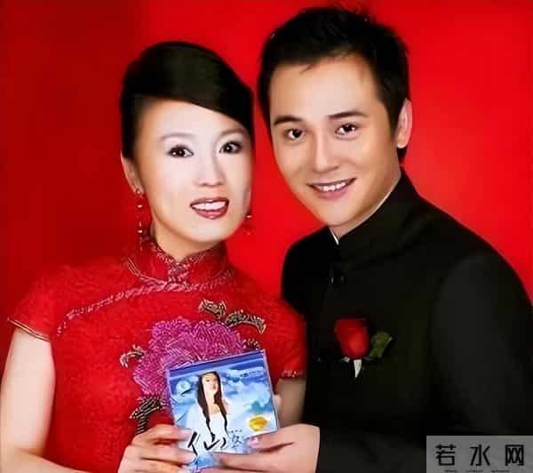 他长得帅，演技好，不顾一切娶大15岁妻恩爱至今，没生孩子也幸福