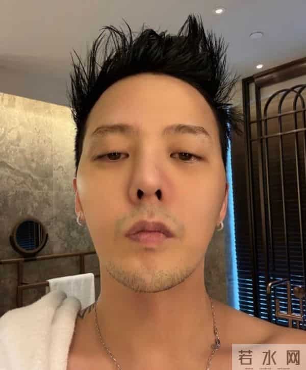 权志龙晒与周润发夫妇合照,林建岳及小女友也在,李洙赫帅得突出