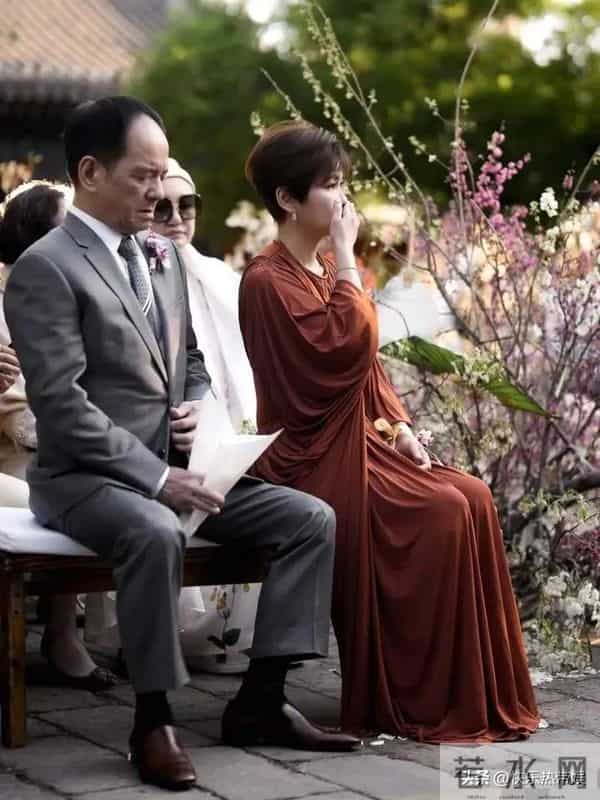 马筱梅直播时流鼻血,坦言天气干燥,身体还不太适应,汪小菲犯难