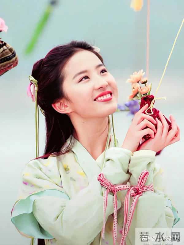 刘亦菲的美,清冷仙气,美得人不敢靠近