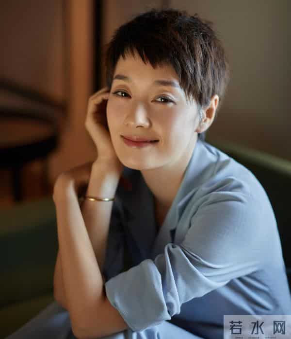 上戏80周年校庆,明星云集!49岁马伊琍状态太好,穿阔腿裤气场强