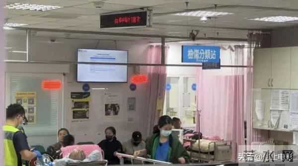 57岁袁惟仁瘦到只剩骨架送医院，成植物人三年，全靠母亲姐姐照顾