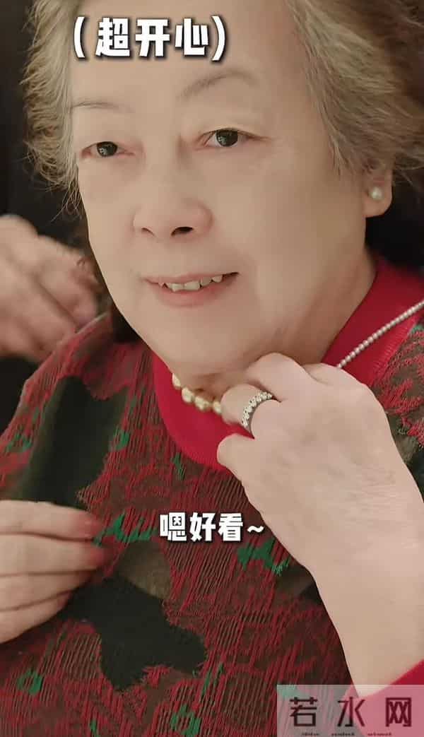 一场生日，演员章龄之被狂赞！暴露了她当儿媳的“情商”！