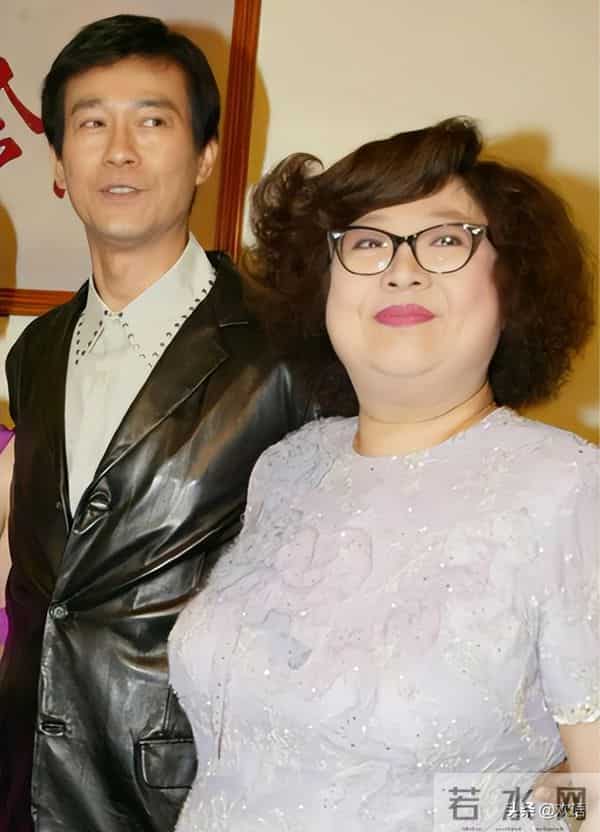 3段婚史4个女儿，靠妻上位却婚内出轨，曾抛妻弃女的他如今怎样