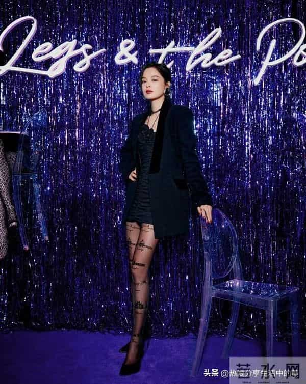 辛芷蕾~清晰透亮的黑色丝袜