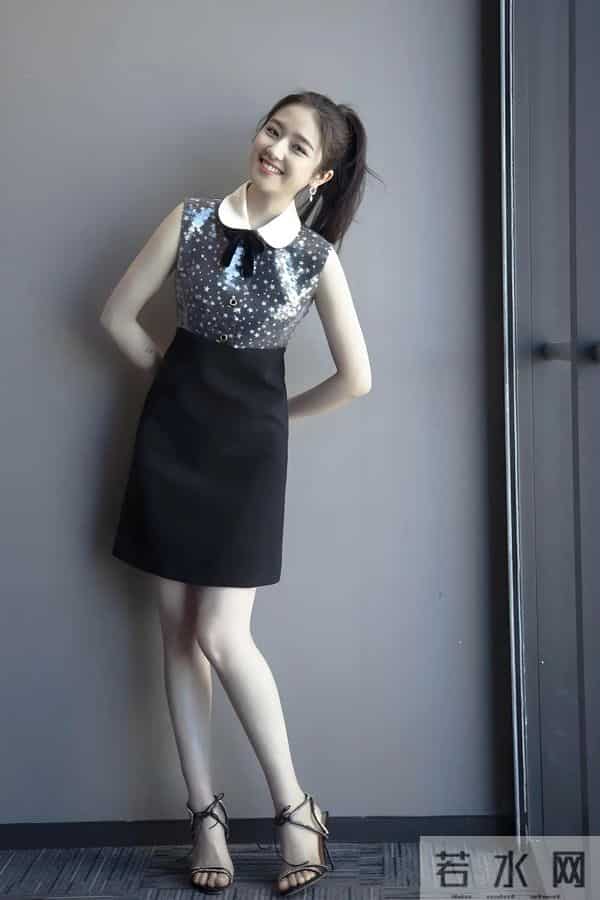 李兰迪绝美腿型，白细直堪称范本