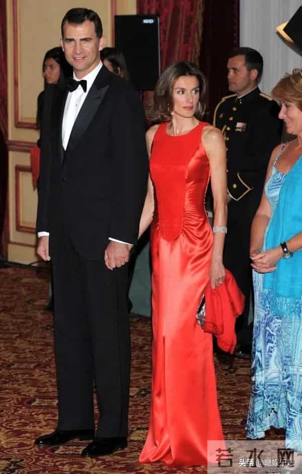 西班牙莱蒂齐亚王后的红色礼服,气场全开,难以复制的经典!