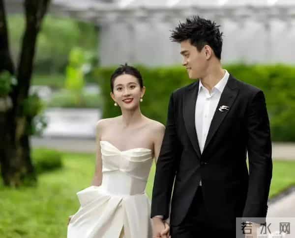 孙杨真会娶老婆,28岁张豆豆美到晃眼,这颜值明星看了都发愣