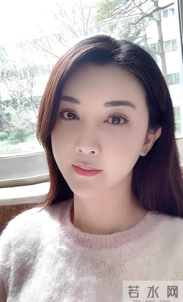 50岁湛江美女伍燕:父亲是警察,母亲是教师,低调嫁中山富商生子