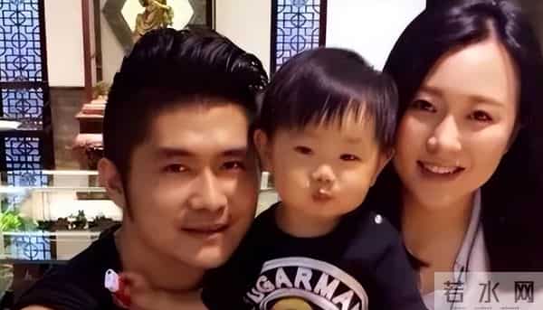 潘阳现状:嫁富豪结婚13年,如今却居住娘家,和潘长江合唱很幸福