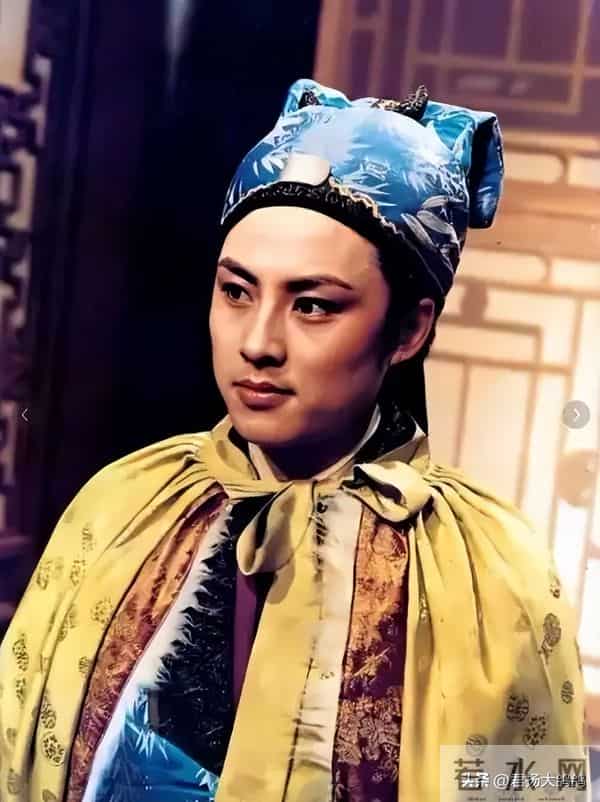 他是红楼第一美男,62岁住豪宅享天伦之乐,被家里仨女的“拿捏”