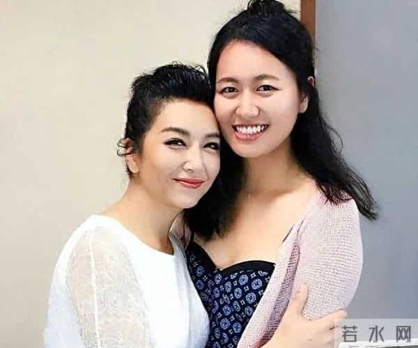 钱再多有什么用?58岁身家过亿的江珊,每天为27岁女儿操碎了心