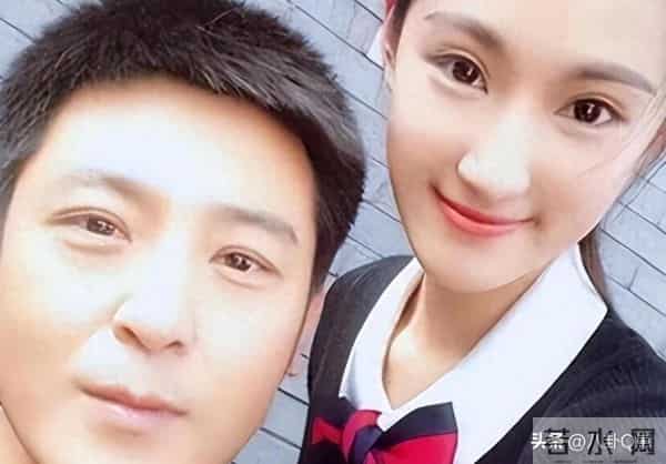 他是最干净的男演员,连登17次春晚,28年婚姻无绯闻,女儿很优秀