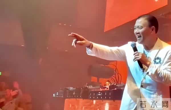 万梓良也没想到,年仅22岁的儿子开始为他争光,音乐比赛惊艳全场