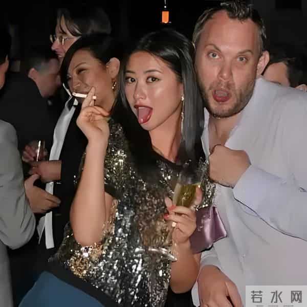 谁还没有疯狂过呢!朱珠早年国外旧照被扒,女神与国内完全两样