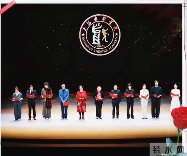 马伊琍回上戏80周年庆生，丸子头造型随性，松弛感拉满状态佳