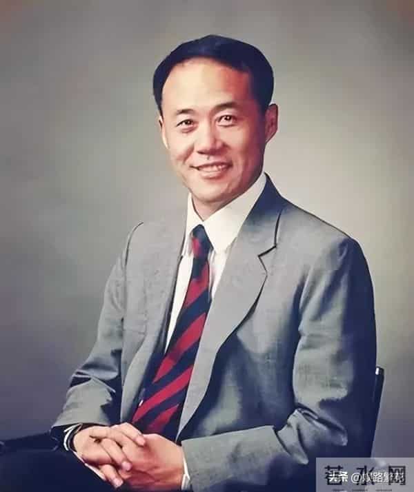 74岁王石断崖式衰老,44岁田朴珺登千米雪山,30岁年龄差藏不住了