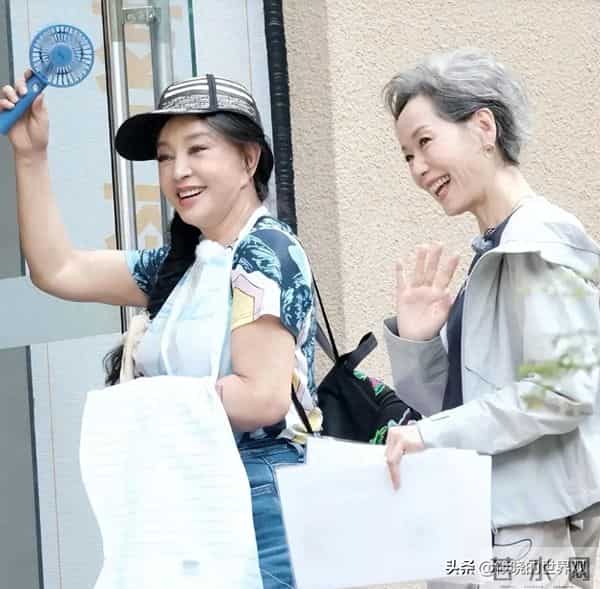 75岁刘晓庆频繁摔倒、认错人,在她身上令人担心的事情还是发生了