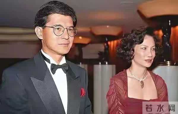 朱玲玲和霍震霆分手，不是为了罗康瑞，而是因为一个北京姑娘