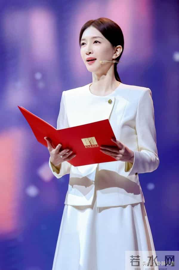 江疏影出席上戏80周年校庆,优雅又端庄,妥妥的白月光女神!