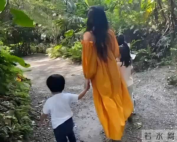 王力宏子女近况惹人担忧，大女儿已经11岁，不见李靓蕾送孩子上学