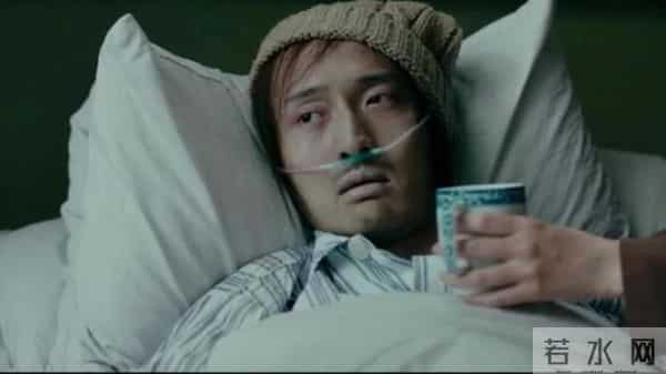 上戏80周年大合影，金世佳有少年感，陈赫靠边坐，王传君稳居C位