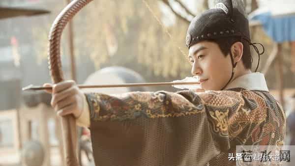 41岁朱亚文再破“天花板”，曾当众嘲讽郭麒麟的他，终于赢来翻身