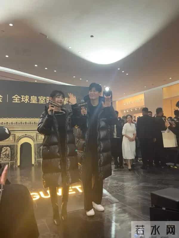 秋瓷炫现身北京，嘴歪油腻变化大到认不出，和于晓光拥抱对视甜蜜