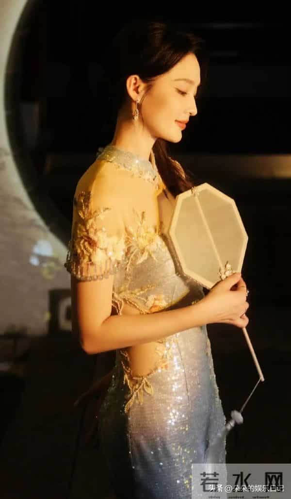 李沁的身材也太绝了,这组写真让人挪不开眼!