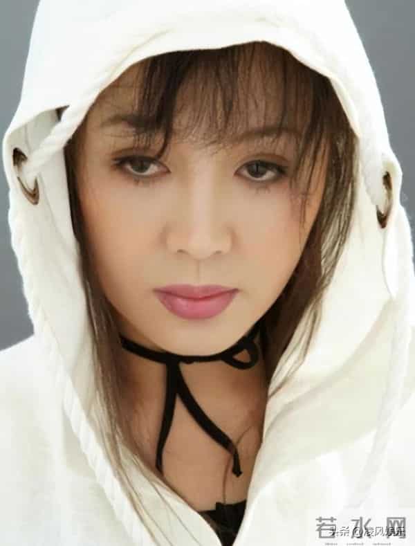 19岁嫁豪门,20岁生儿子,月子没坐完就逃离豪门,如今过得如何了