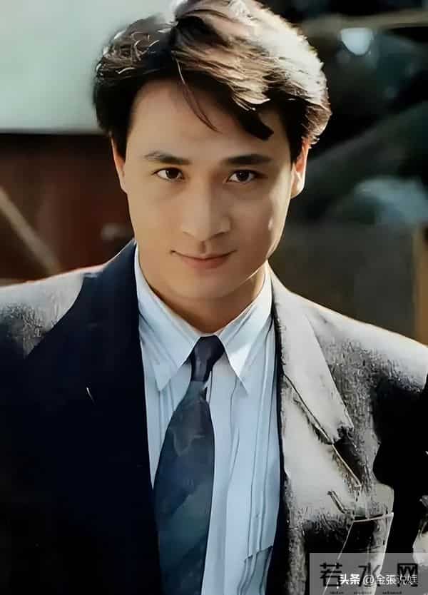 嫁给吴镇宇23年没做过饭，53岁仍似少女，她堪称最美的女星