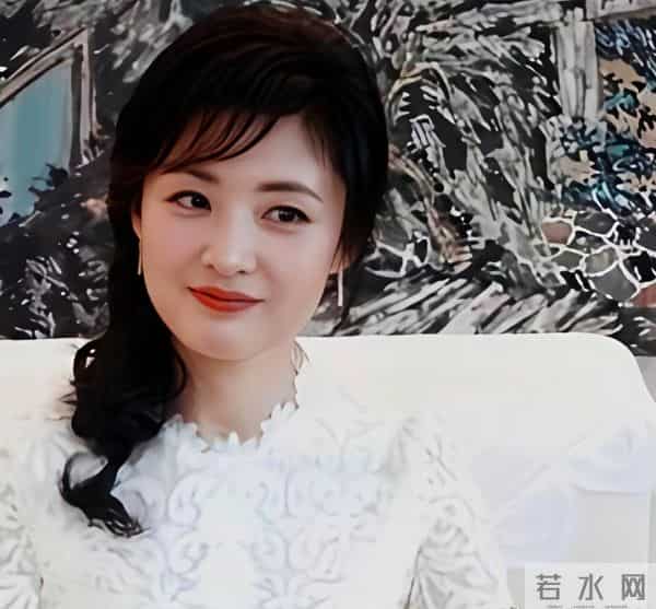 著名主持人周涛，脸型太好了，标准的东方美，简直是国色天香