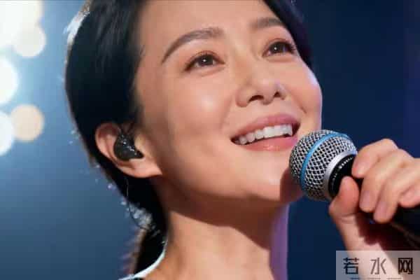 56岁刘若英变样：高龄生子断崖式衰老，脸干瘪像老太太，状态堪忧