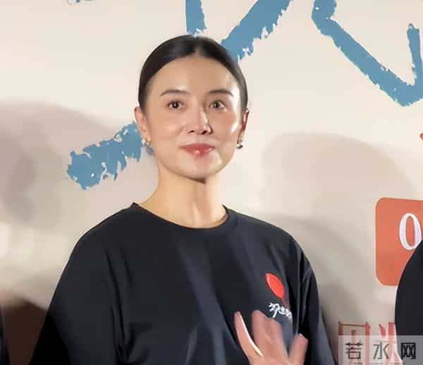 官媒发文，高调官宣45岁宋佳喜讯，她让整个娱乐圈刮目相看