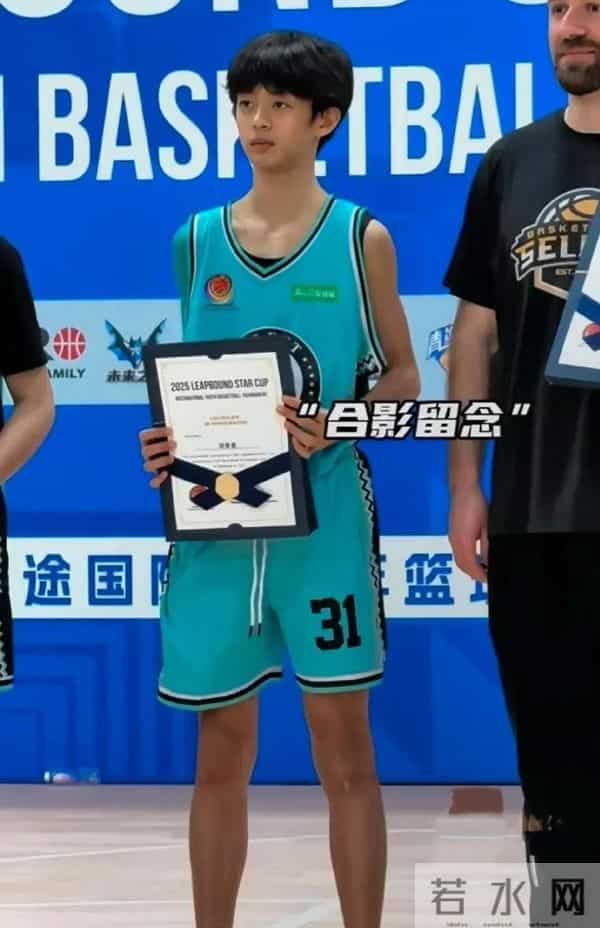 孙俪做梦也想不到，今年才14岁的大儿子，已经为她和邓超争光了