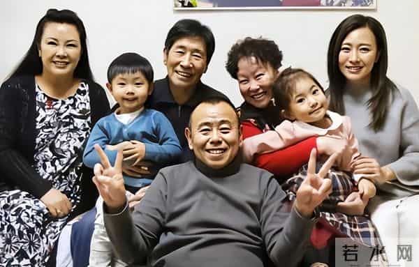 潘阳现状:嫁富豪结婚13年,如今却居住娘家,和潘长江合唱很幸福