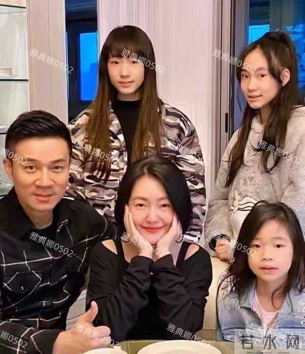 看了陶晶莹的女儿才发现小S的女儿算漂亮是湾湾星二代里的佼佼者