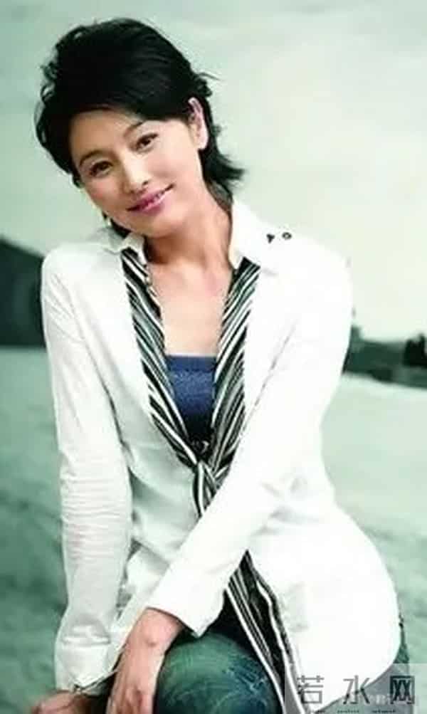 演员张延也老了和丈夫的留影,不再是年轻时候的美貌了气质还没变