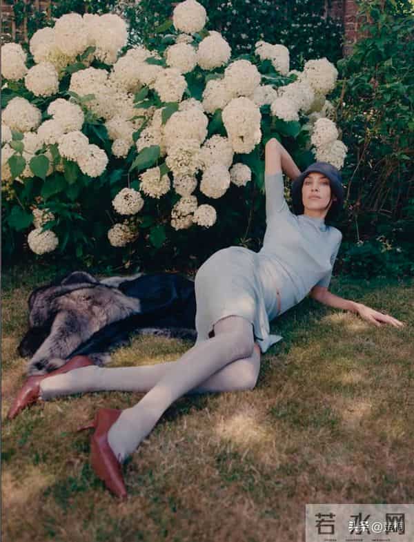 英国超模艾里珊·钟,MiuMiu2025度假系列服饰摄影