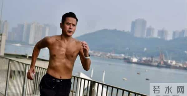 TVB绿叶王曾被嘲笑跑龙套，转行做直播，罕晒婚纱照感激太太包容