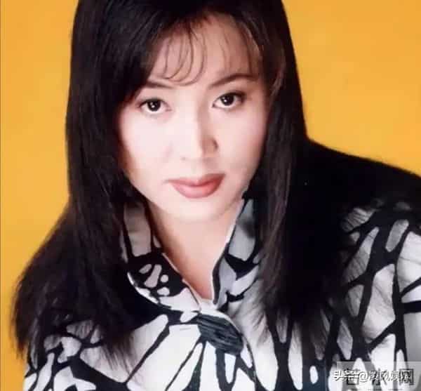 19岁嫁豪门,20岁生儿子,月子没坐完就逃离豪门,如今过得如何了