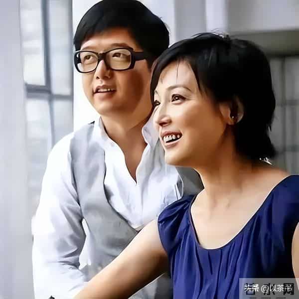 55岁张延依然优雅,父亲早逝最疼爱妈妈,和丈夫分居两地感情不变