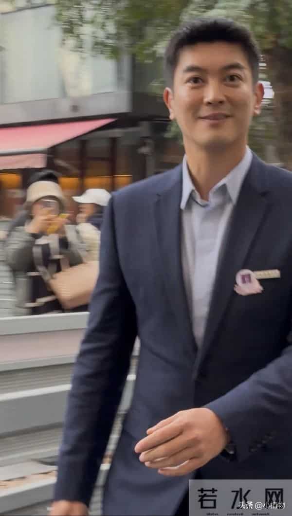 上戏校庆 于和伟瘦脱相 王传君好邋遢 一身白色套装的江疏影让人羞愧