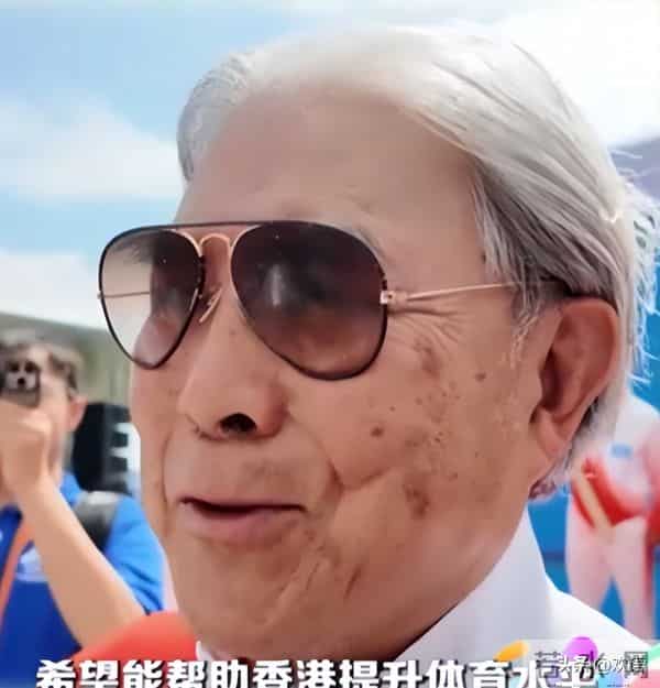 霍启刚也没想到，他79岁的父亲霍震霆，如今还能再为霍家“争光”